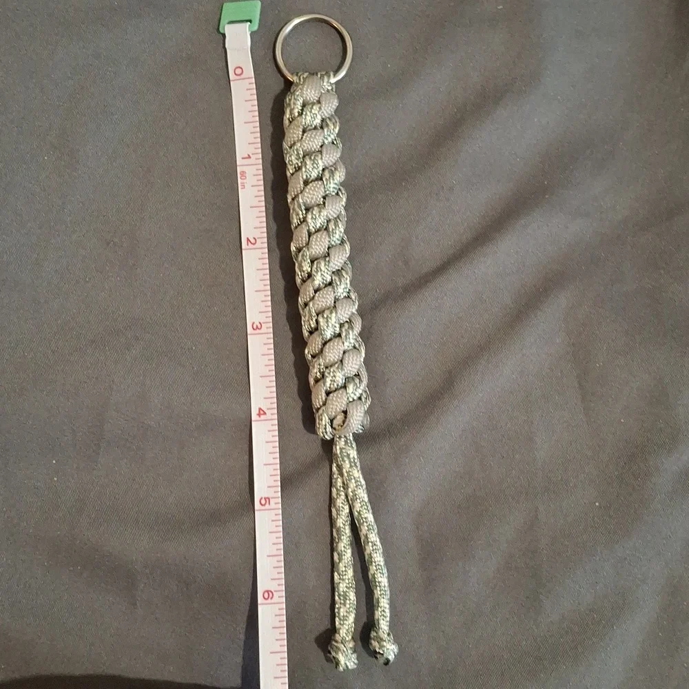 Paracord keychain